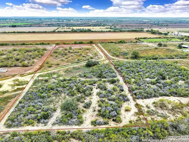 2049 County Road 451 Hondo, TX 78861